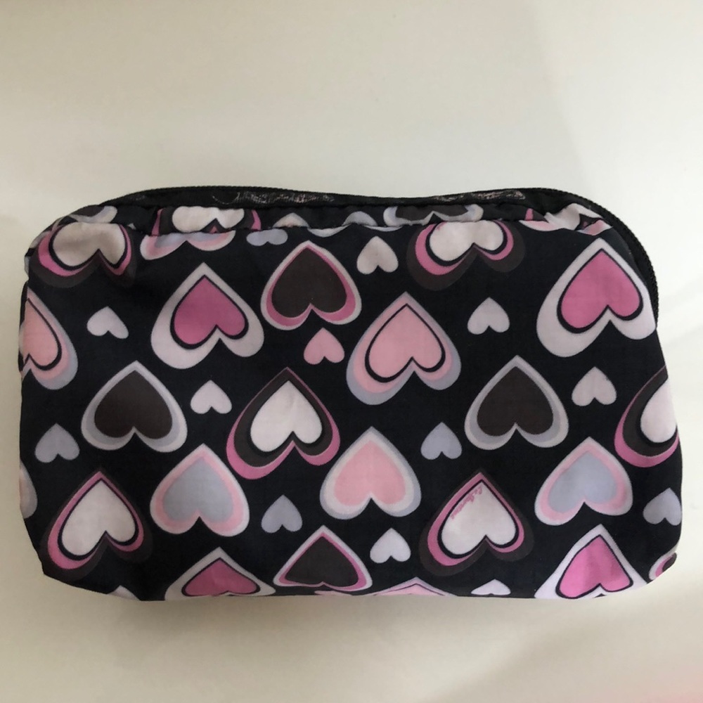 VTG Rectangular Cosmetic . Zipped main closure